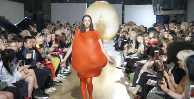 九游游戏平台-莱万多夫斯基重返赛场，险胜首场状态出色，IG观众沸腾！的简单介绍